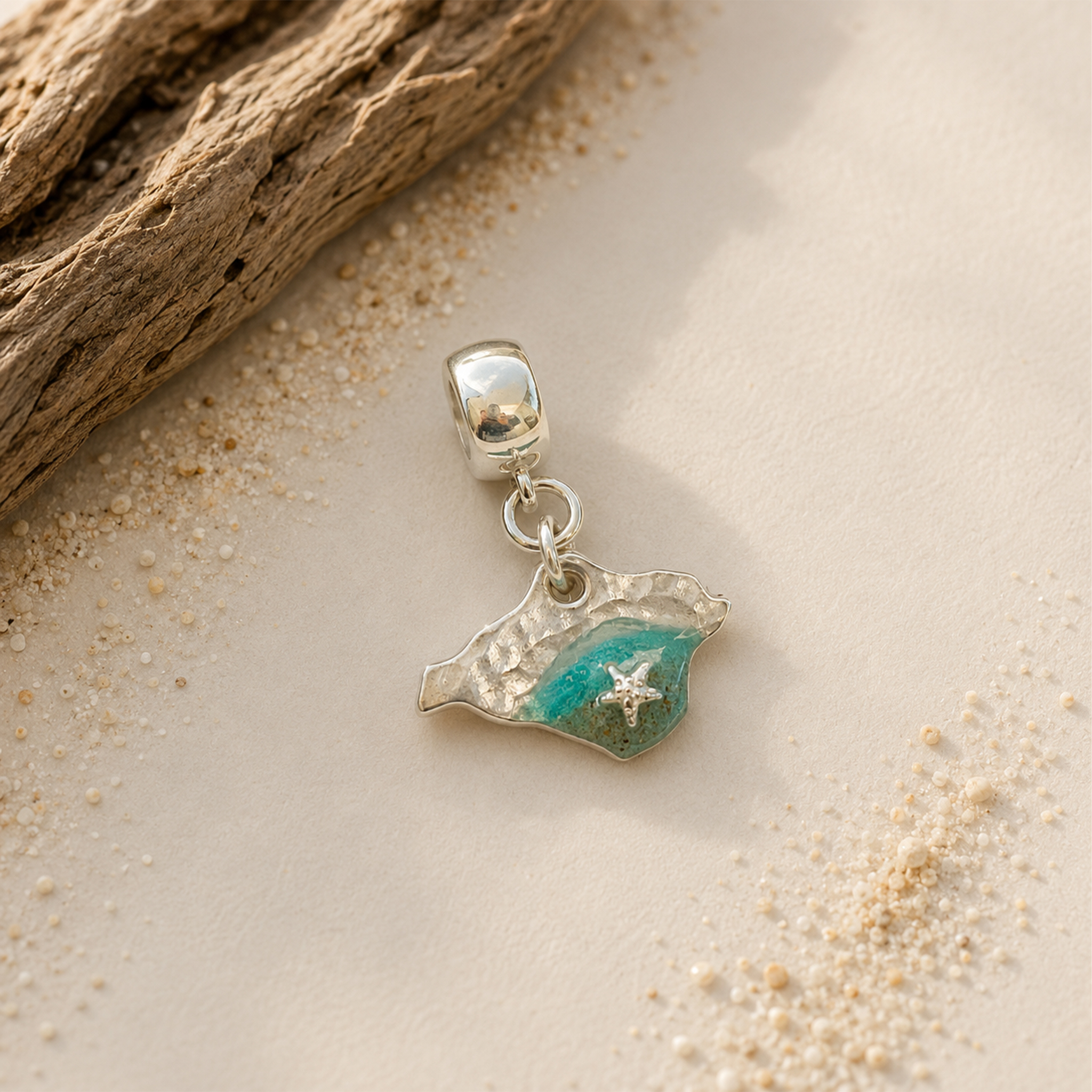 Isle of Wight charm in silver and resin
